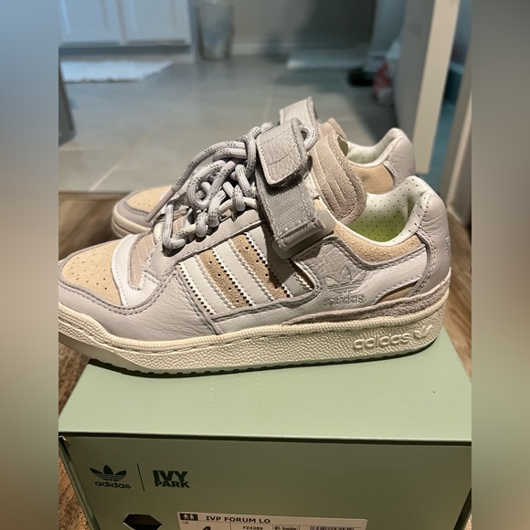 Ivy Park x Adidas Forum Low - Picture 1 of 7